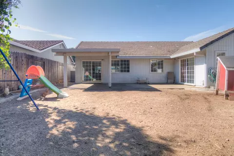 Exterior - 550 E 10th St, Lincoln, CA 95648 photo 6 of 9