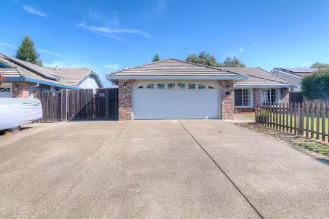 Exterior - 550 E 10th St, Lincoln, CA 95648 photo 2 of 9