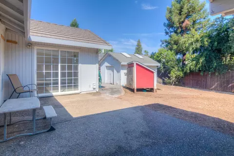 Exterior - 550 E 10th St, Lincoln, CA 95648 photo 8 of 9