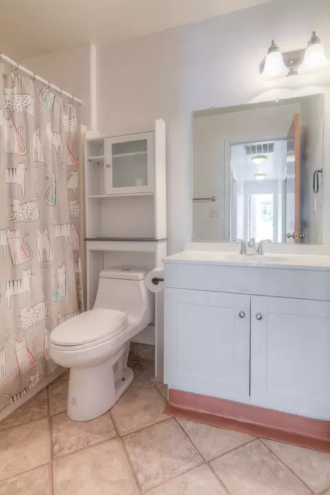 Bath - 550 E 10th St, Lincoln, CA 95648 photo 1 of 5