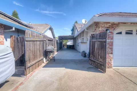 Exterior - 550 E 10th St, Lincoln, CA 95648 photo 5 of 9