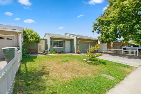 Exterior - 2821 Boardwalk, Modesto, CA 95350 photo 2 of 5