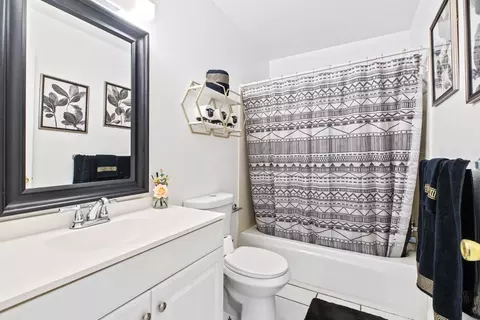 Bath - 2821 Boardwalk, Modesto, CA 95350 photo 2 of 2