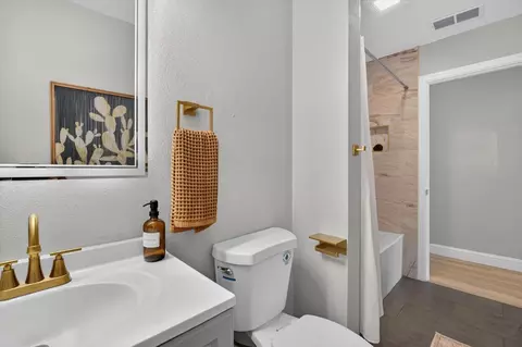 Bath - 801 Taylor St, Winters, CA 95694 photo 4 of 4