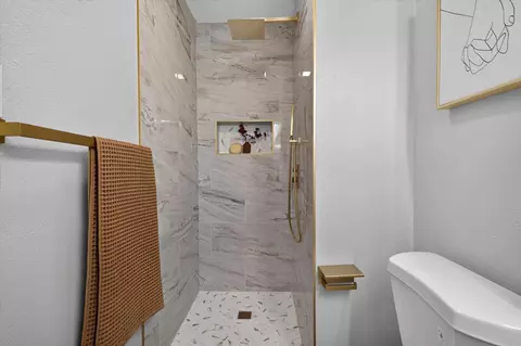 Bath - 801 Taylor St, Winters, CA 95694 photo 2 of 4