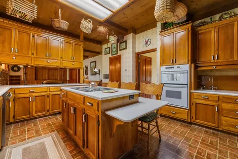 Kitchen - 1252 Root Rd, Modesto, CA 95357 photo 3 of 10