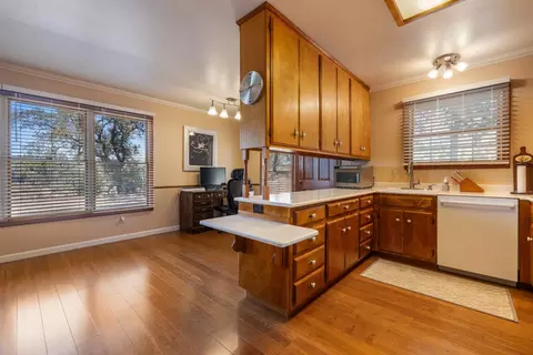 Kitchen - 1252 Root Rd, Modesto, CA 95357 photo 8 of 10