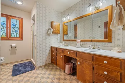 Bath - 1252 Root Rd, Modesto, CA 95357 photo 4 of 9