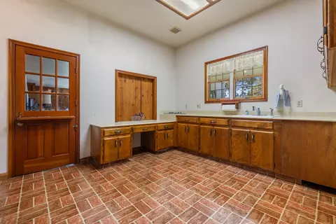 Kitchen - 1252 Root Rd, Modesto, CA 95357 photo 6 of 10