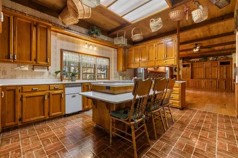 Kitchen - 1252 Root Rd, Modesto, CA 95357 photo 5 of 10