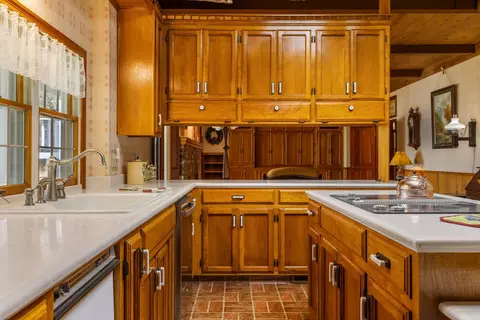 Kitchen - 1252 Root Rd, Modesto, CA 95357 photo 4 of 10