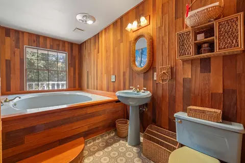 Bath - 1252 Root Rd, Modesto, CA 95357 photo 5 of 9