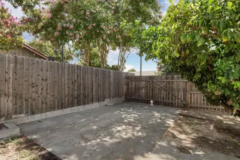 Exterior - 2142 Bluejay Way, Lodi, CA 95240 photo 6 of 8