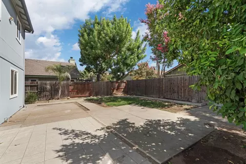 Exterior - 2142 Bluejay Way, Lodi, CA 95240 photo 7 of 8