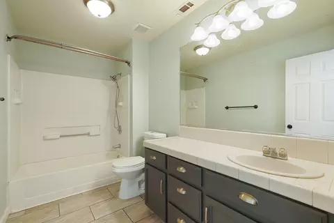 Bath - 2142 Bluejay Way, Lodi, CA 95240 photo 2 of 2