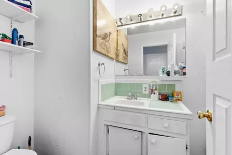Bath - 1705 Scott Ave, Modesto, CA 95350 photo 1 of 2