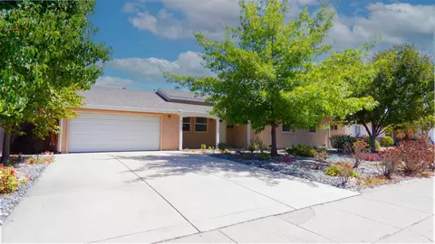5016 J Pkwy, Sacramento, CA 95823