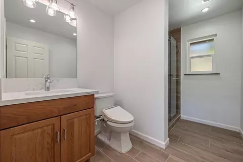 Bath - 709 Winfield Pl, Modesto, CA 95355 photo 4 of 5