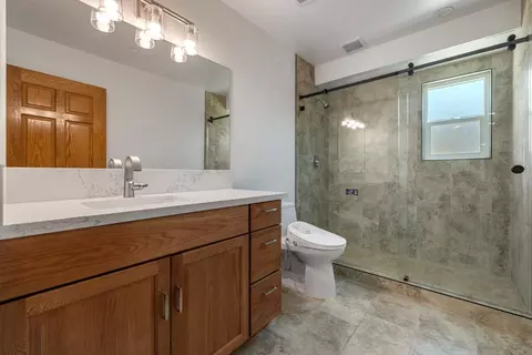 Bath - 709 Winfield Pl, Modesto, CA 95355 photo 5 of 5
