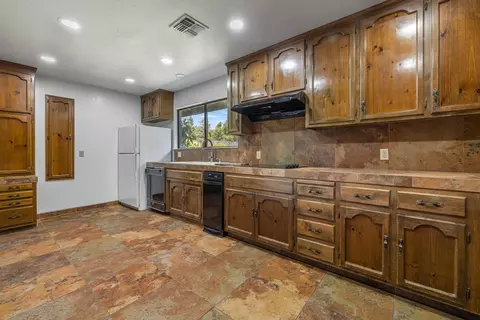 Kitchen - 709 Winfield Pl, Modesto, CA 95355 photo 7 of 9