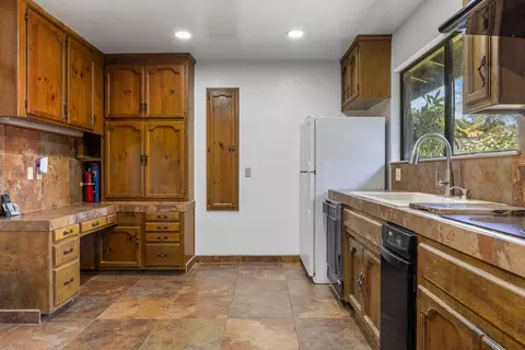 Kitchen - 709 Winfield Pl, Modesto, CA 95355 photo 8 of 9