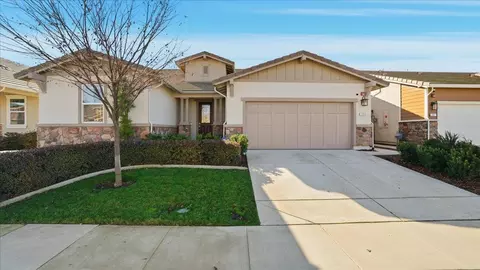 1003 Carson River Dr, Lincoln, CA 95648
