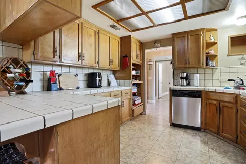 Kitchen - 2300 Senimi Cir, Ceres, CA 95307 photo 2 of 5