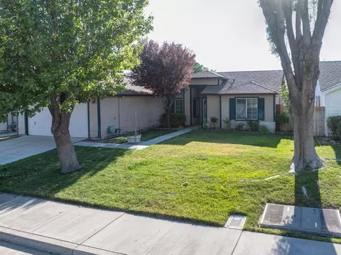 1025 Blue Bonnet Dr, Newman, CA 95360