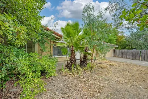 Exterior - 4136 Hollister Ave, Carmichael, CA 95608 photo 8 of 10