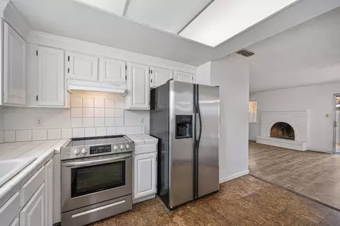 Kitchen - 4136 Hollister Ave, Carmichael, CA 95608 photo 4 of 5