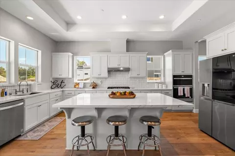 Kitchen - 5010 Neroly Rd, Oakley, CA 94561 photo 3 of 9