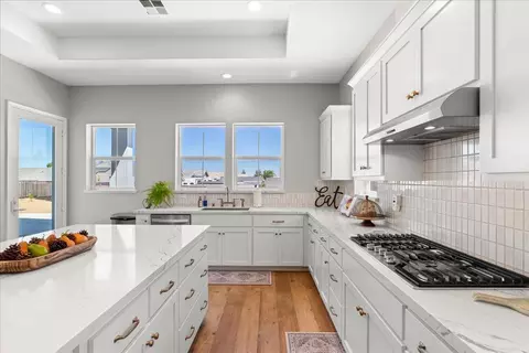 Kitchen - 5010 Neroly Rd, Oakley, CA 94561 photo 6 of 9