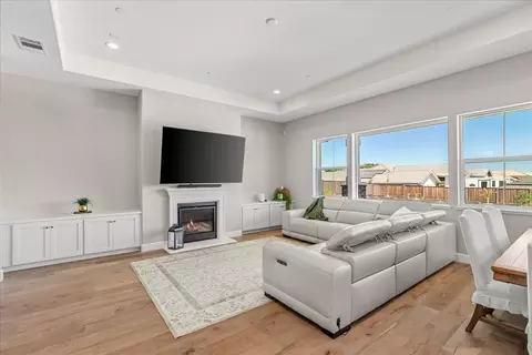 Living - 5010 Neroly Rd, Oakley, CA 94561 photo 2 of 5
