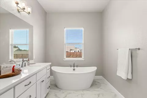 Bath - 5010 Neroly Rd, Oakley, CA 94561 photo 2 of 8