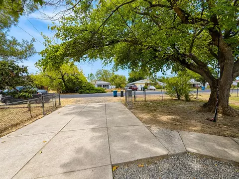 Exterior - 4728 Pacific Ave, Olivehurst, CA 95961 photo 5 of 12