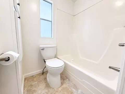 Bath - 4728 Pacific Ave, Olivehurst, CA 95961 photo 2 of 4