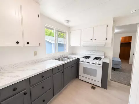 Kitchen - 4728 Pacific Ave, Olivehurst, CA 95961 photo 2 of 3