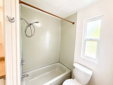 Bath - 4728 Pacific Ave, Olivehurst, CA 95961 photo 3 of 4