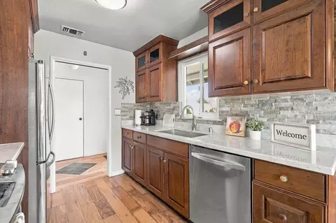 5248 Fernwood Way, Sacramento, CA 95841