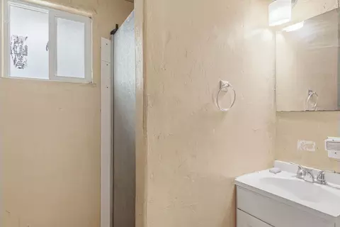 Bath - 873 Union St, Placerville, CA 95667 photo 1 of 1