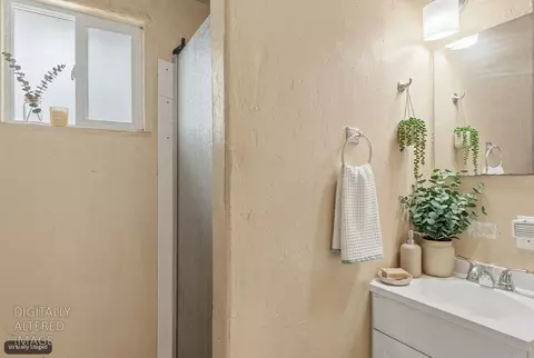 Bath - 873 Union St, Placerville, CA 95667 photo 2 of 2