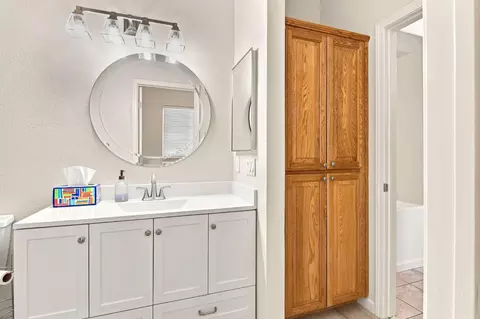 Bath - 567 Whitney Ct, Tracy, CA 95377 photo 3 of 4