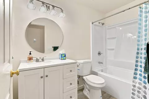 Bath - 567 Whitney Ct, Tracy, CA 95377 photo 4 of 4