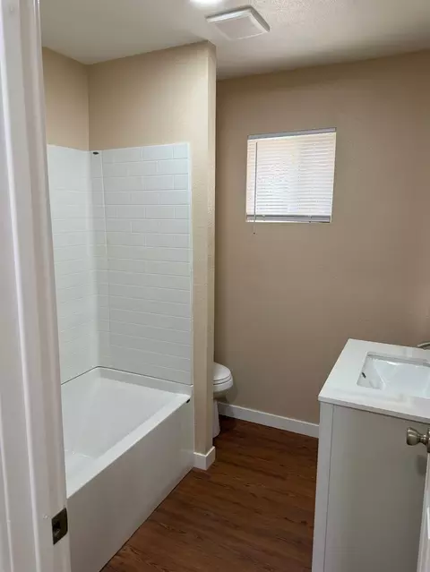 Bath - 2346 Hackberry St, Stockton, CA 95205 photo 1 of 1