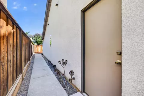 Entry Way - 4204 Ivory Ln, Turlock, CA 95382 photo 6 of 6