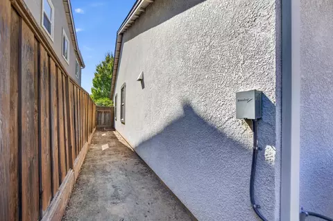 Exterior - 4204 Ivory Ln, Turlock, CA 95382 photo 6 of 9