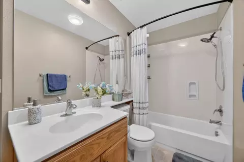 Bath - 4204 Ivory Ln, Turlock, CA 95382 photo 2 of 5