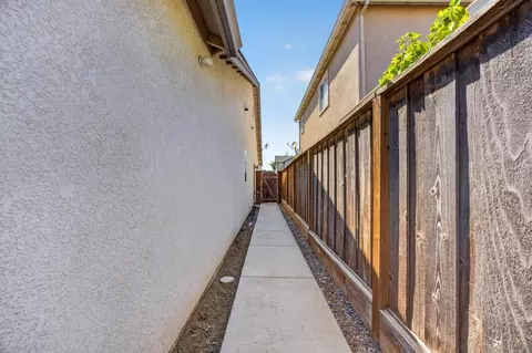 Entry Way - 4204 Ivory Ln, Turlock, CA 95382 photo 5 of 6