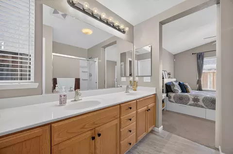 Bath - 4204 Ivory Ln, Turlock, CA 95382 photo 5 of 5