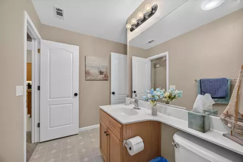 Bath - 4204 Ivory Ln, Turlock, CA 95382 photo 3 of 5